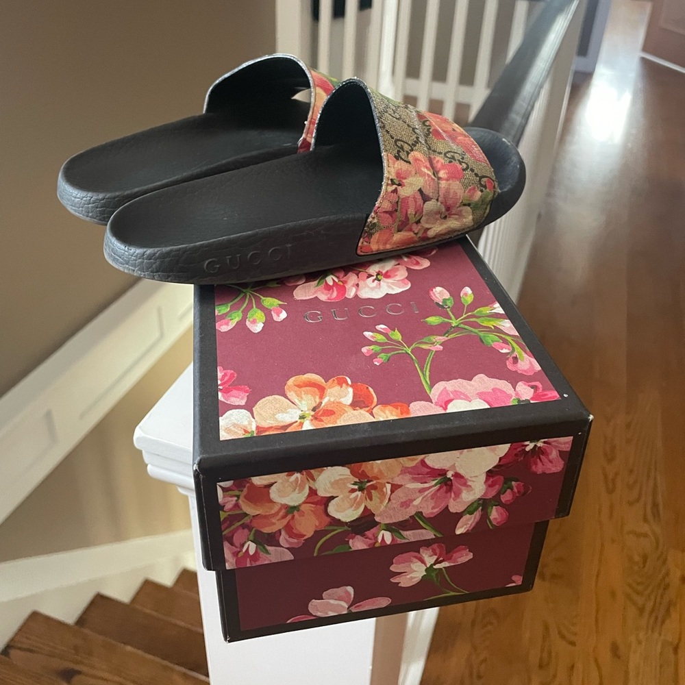 Womens Gucci Slides